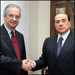 Stretta di mano tra Veltroni e Berlusconi